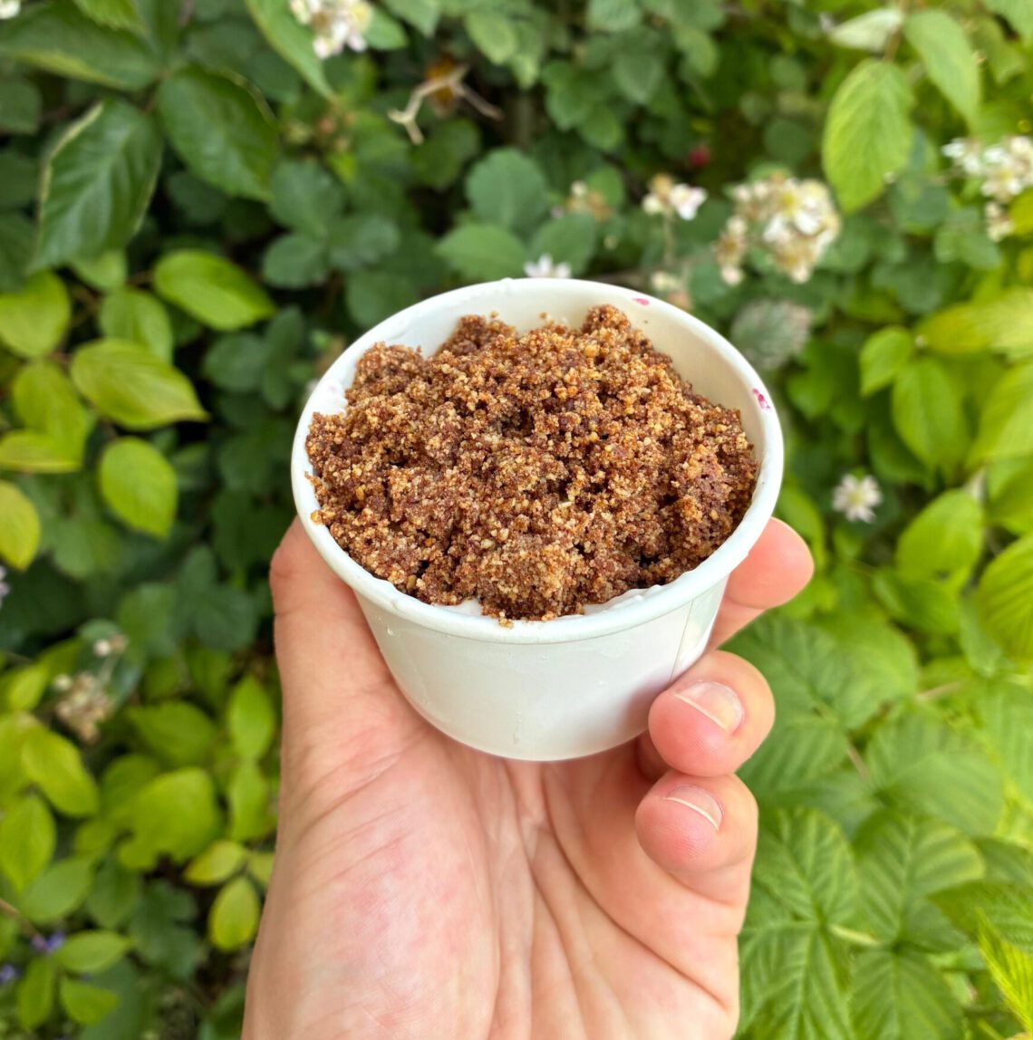 Blauwebes ijs met crumble (lactose- en glutenvrij!)
